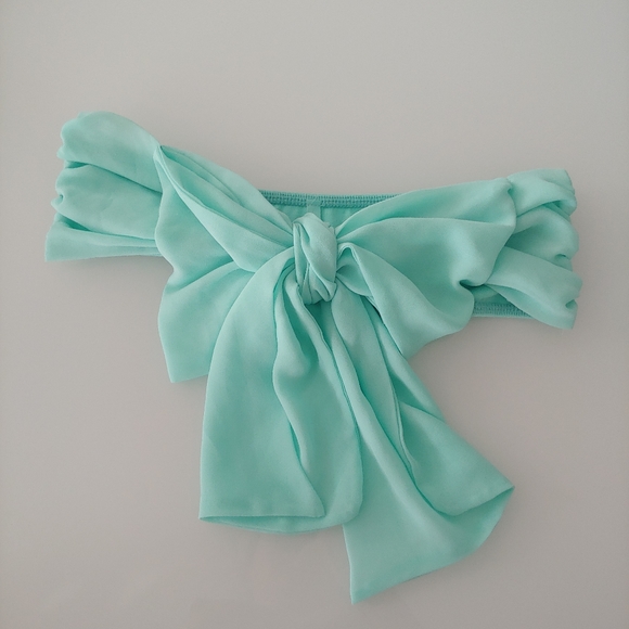 Lulu's Mint green bow tie crop top - Picture 3 of 8